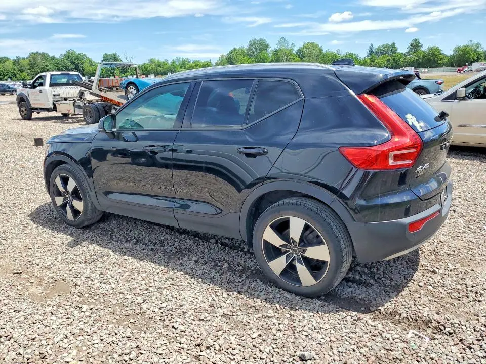 2021 VOLVO XC40 T5 MOMENTUM  