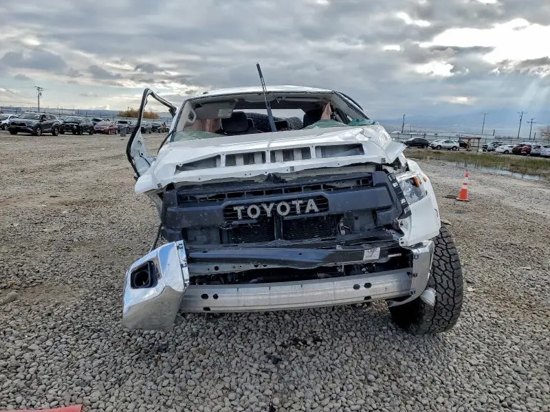 2016 TOYOTA TUNDRA CREWMAX SR5  