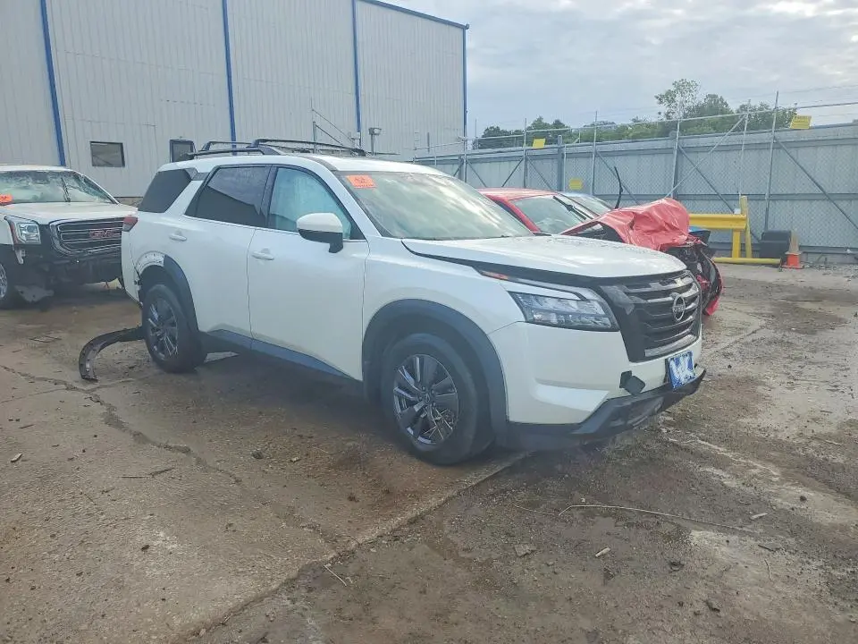 2023 NISSAN PATHFINDER SV  