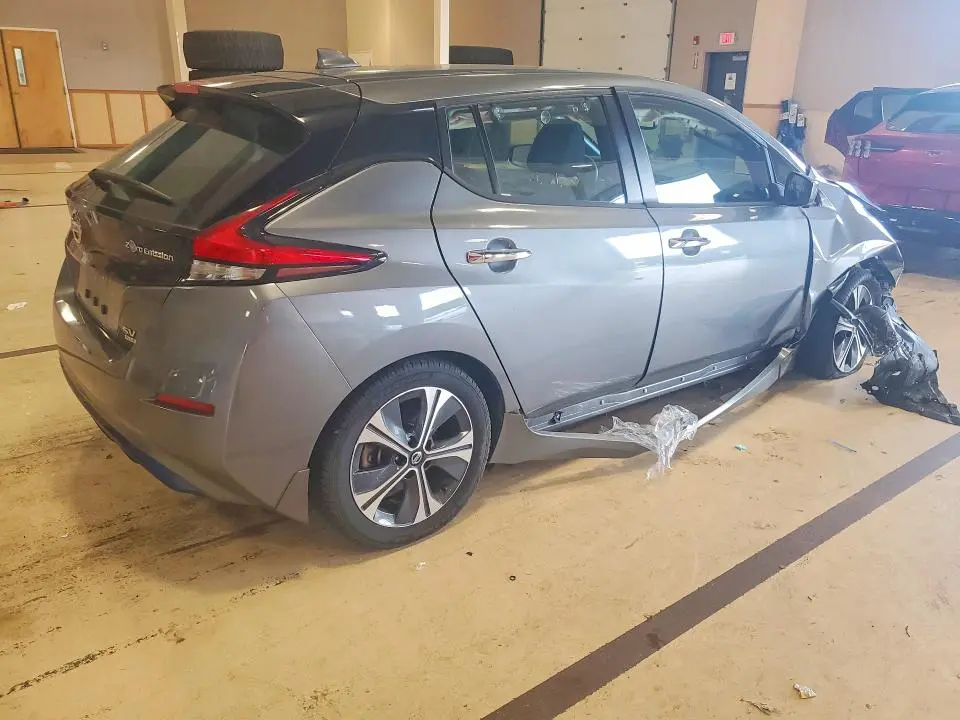 2022 NISSAN LEAF SV PLUS  