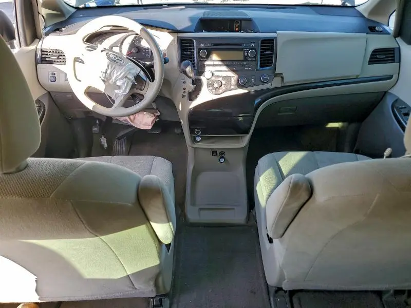 2011 TOYOTA SIENNA   