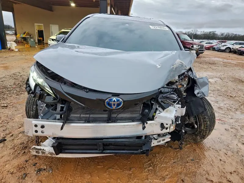 2025 TOYOTA SIENNA XSE  