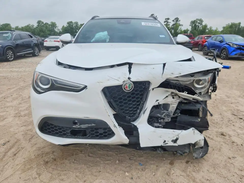 2022 ALFA ROMEO STELVIO   
