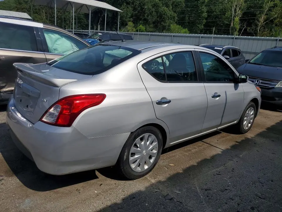 2019 NISSAN VERSA SV  
