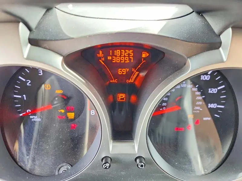 2015 NISSAN JUKE SV  