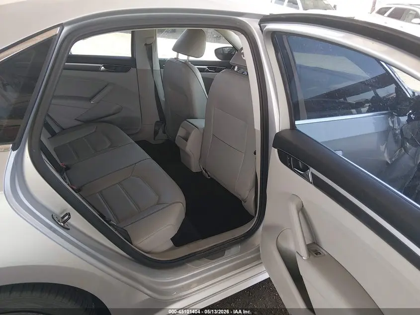 2017 VOLKSWAGEN PASSAT 1.8T R-LINE