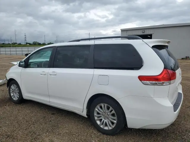 2014 TOYOTA SIENNA XLE  