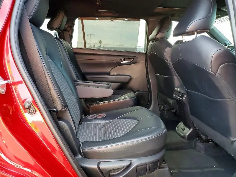 2021 TOYOTA HIGHLANDER XSE  