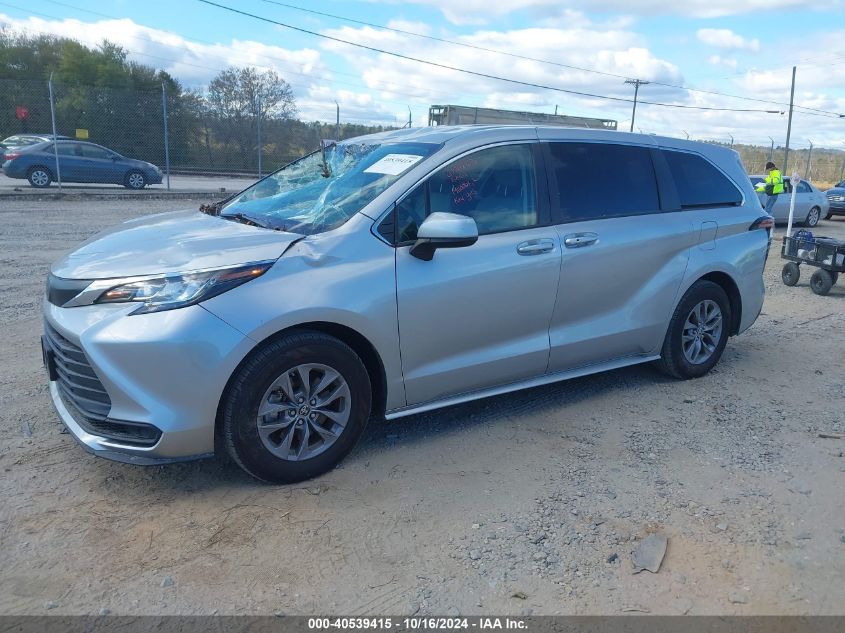 2021 TOYOTA SIENNA LE