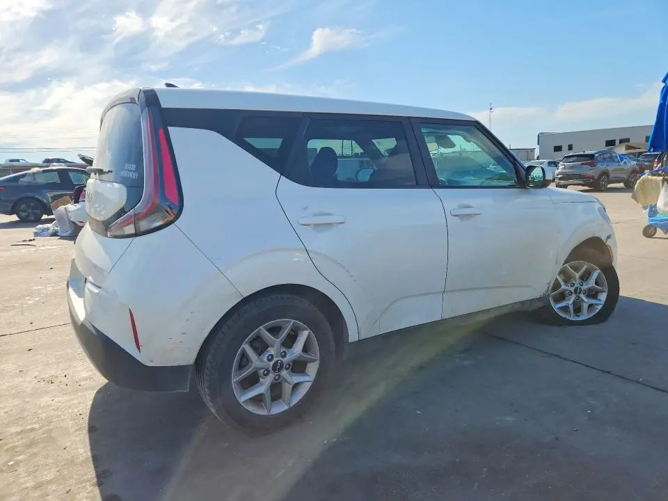 2023 KIA SOUL LX  