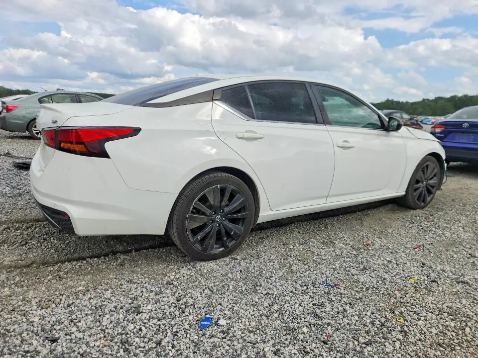 2022 NISSAN ALTIMA SR  