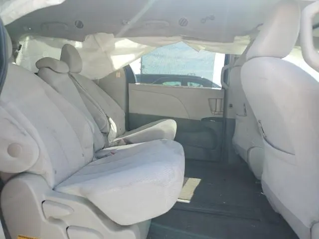 2012 TOYOTA SIENNA LE  