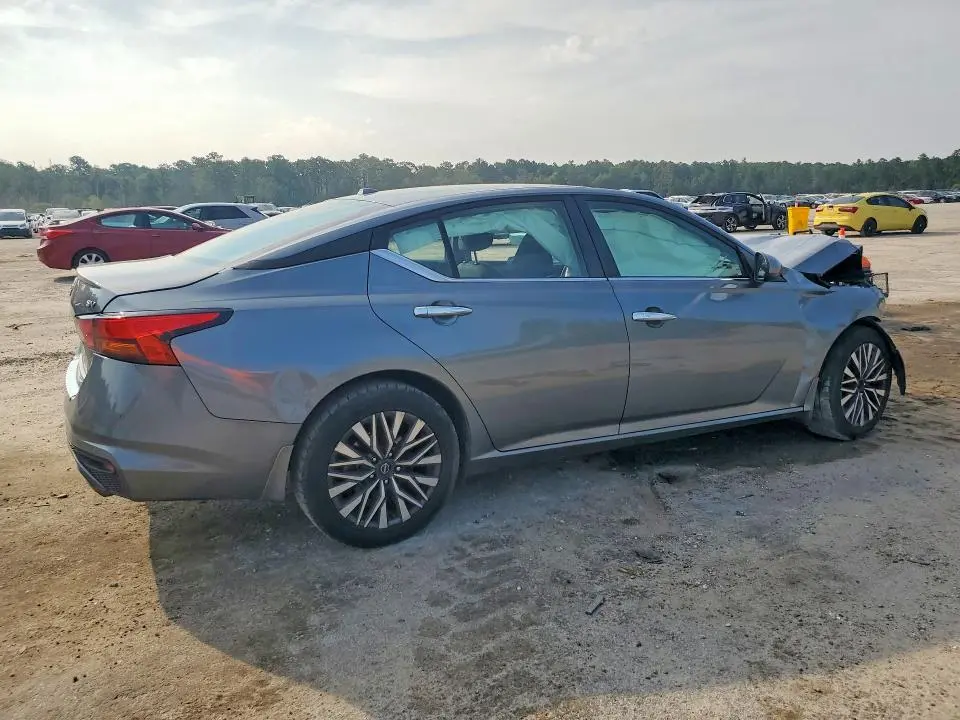 2023 NISSAN ALTIMA SV  