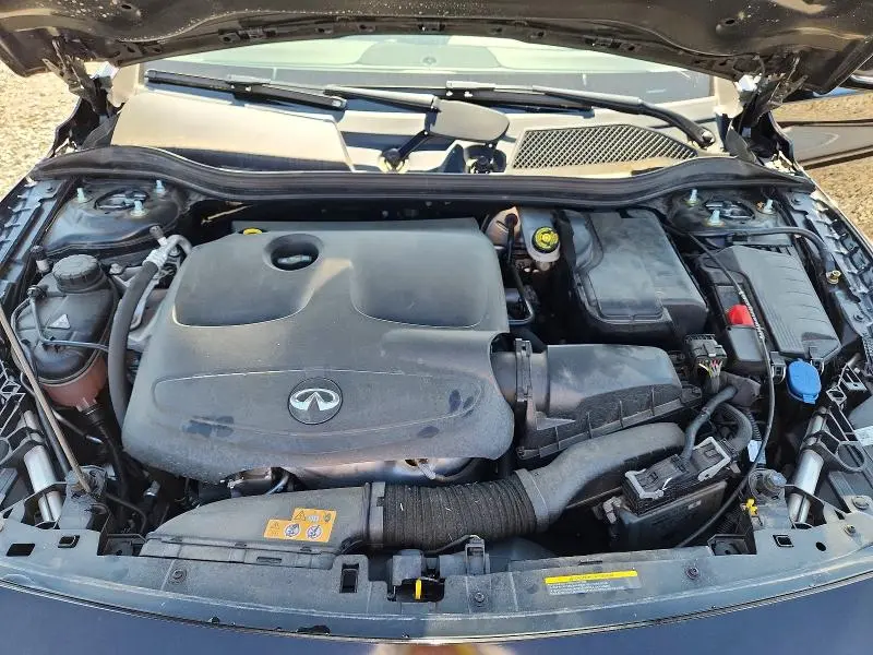 2018 INFINITI QX30 LUXURY  