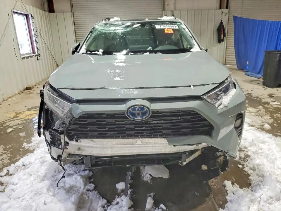 2020 TOYOTA RAV4 XLE  
