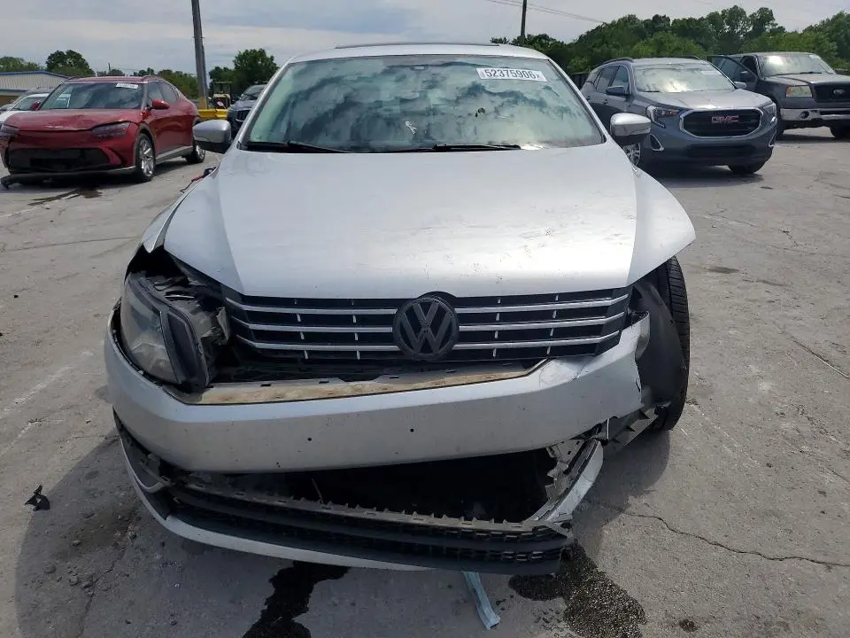 2015 VOLKSWAGEN PASSAT SE  