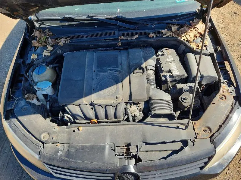 2013 VOLKSWAGEN JETTA SE  