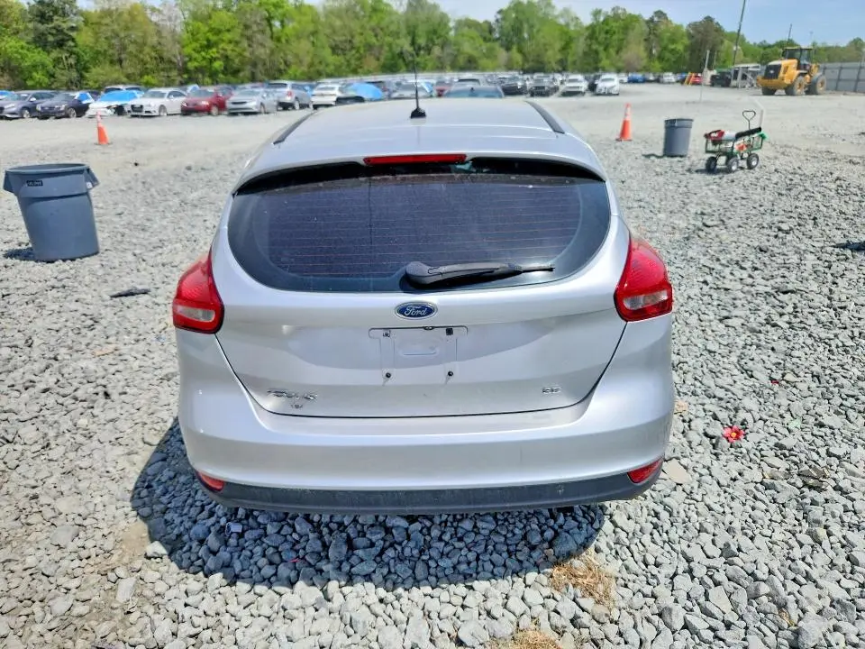 2017 FORD FOCUS SE  