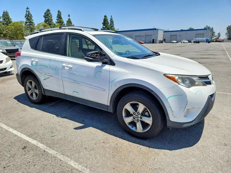 2015 TOYOTA RAV4 XLE  
