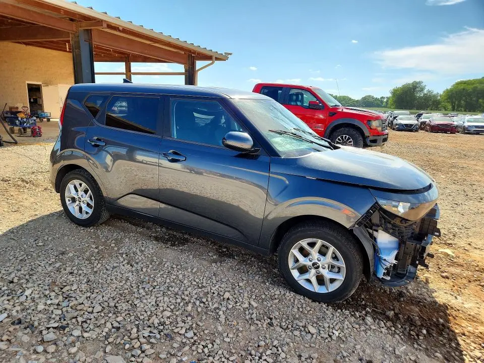 2023 KIA SOUL LX  