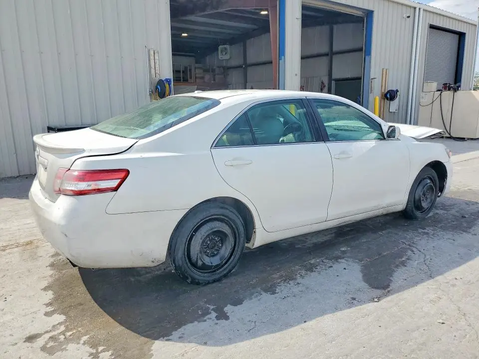 2011 TOYOTA CAMRY LE  