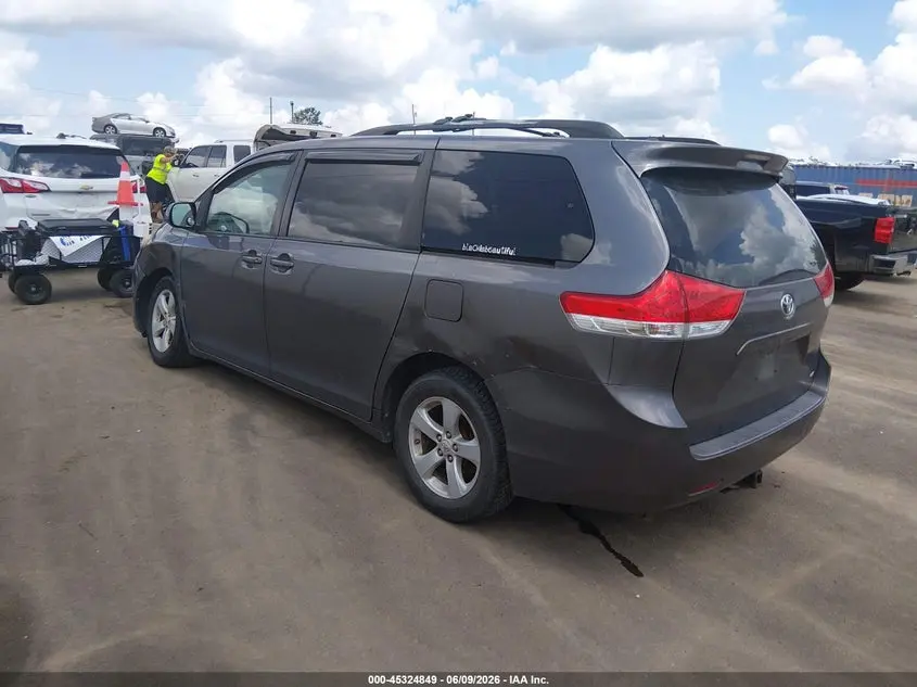 2011 TOYOTA SIENNA LE V6