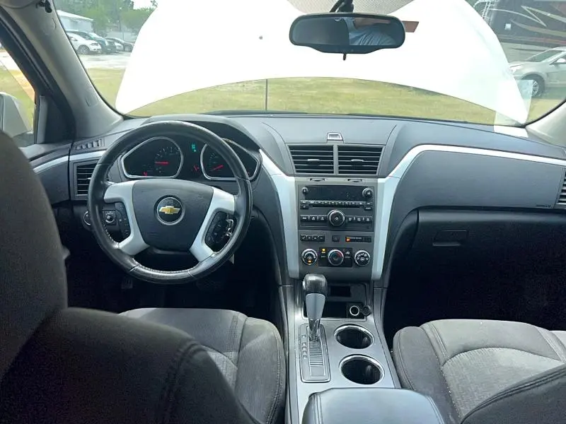 2011 CHEVROLET TRAVERSE LT  
