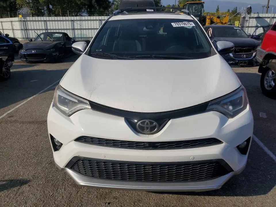 2016 TOYOTA RAV4 SE  