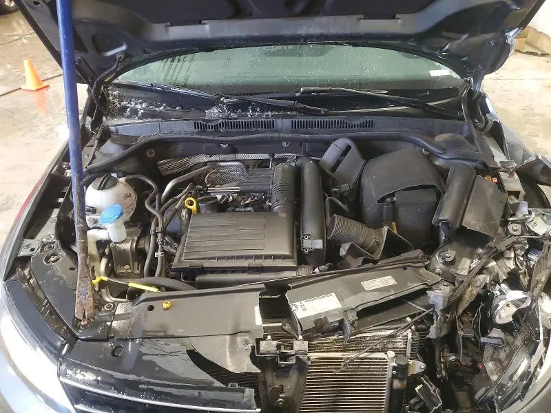 2017 VOLKSWAGEN JETTA SE  