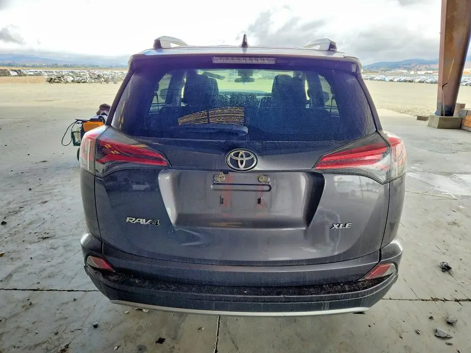 2018 TOYOTA RAV4 XLE  