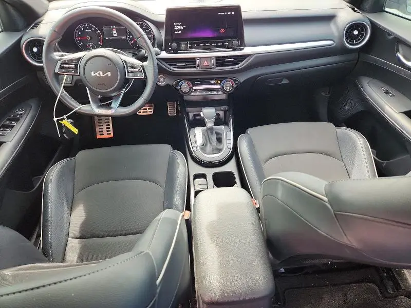2024 KIA FORTE GT LINE  