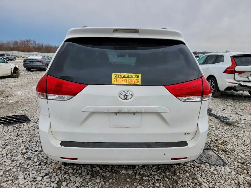 2011 TOYOTA SIENNA LE  