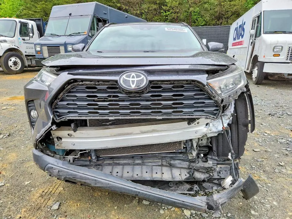 2020 TOYOTA RAV4 XLE  