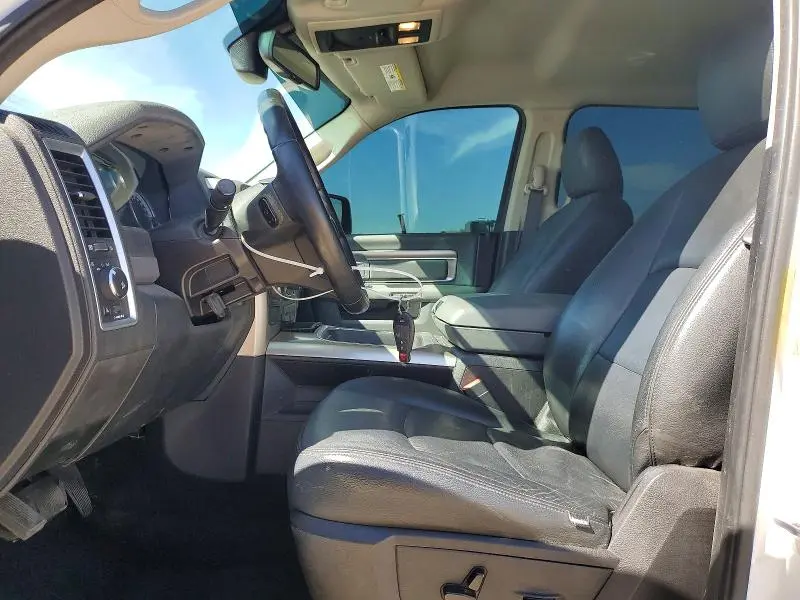 2015 RAM 1500 SLT  