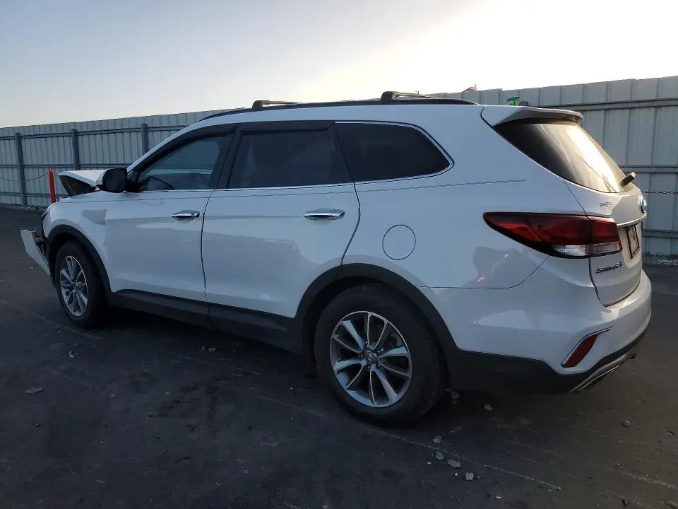 2018 HYUNDAI SANTA FE SE  