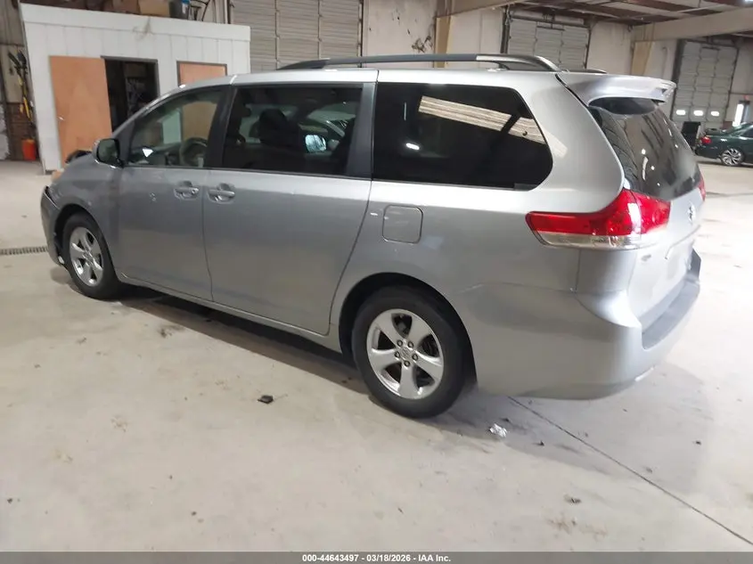 2014 TOYOTA SIENNA LE V6 8 PASSENGER