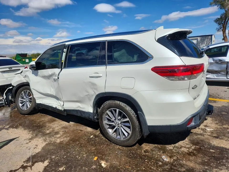 2019 TOYOTA HIGHLANDER XLE  