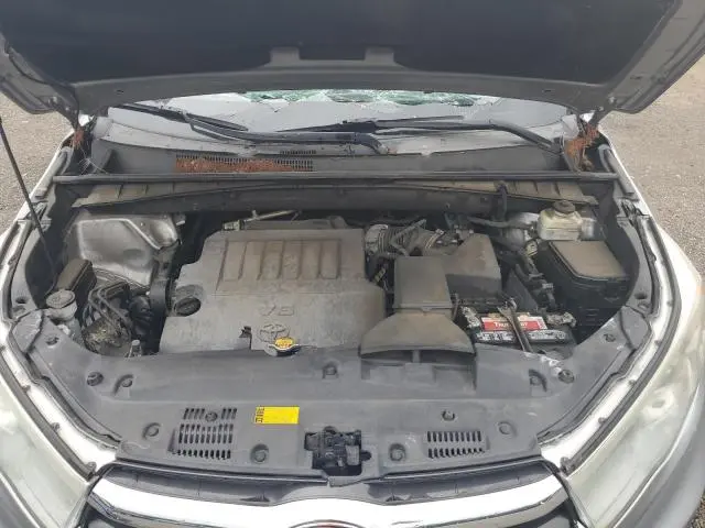 2015 TOYOTA HIGHLANDER LE  