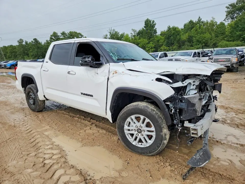 2025 TOYOTA TUNDRA SR5  