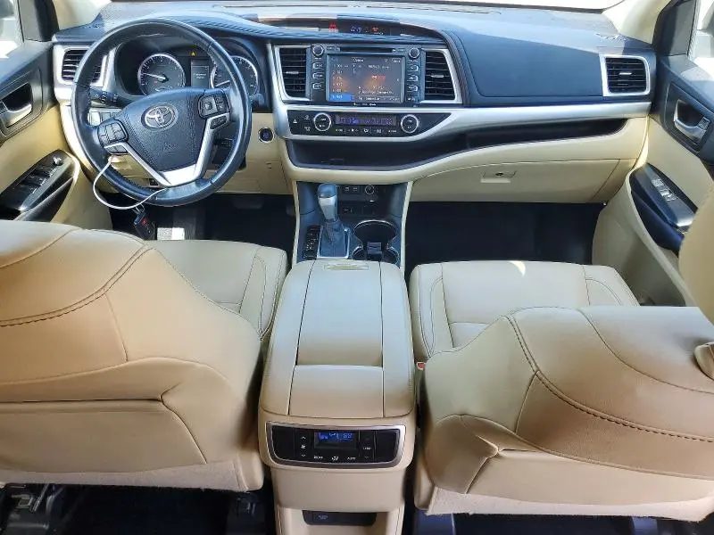 2017 TOYOTA HIGHLANDER XLE  