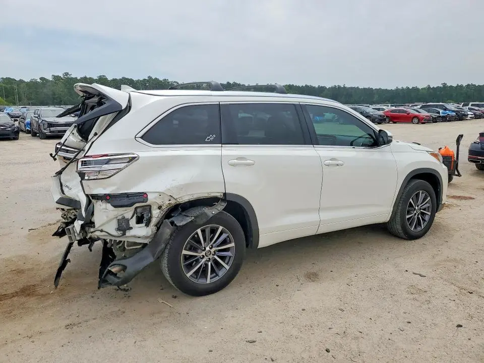 2018 TOYOTA HIGHLANDER XLE  