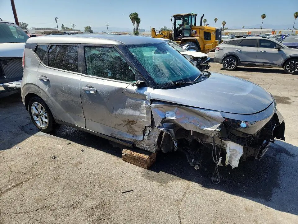 2023 KIA SOUL LX  