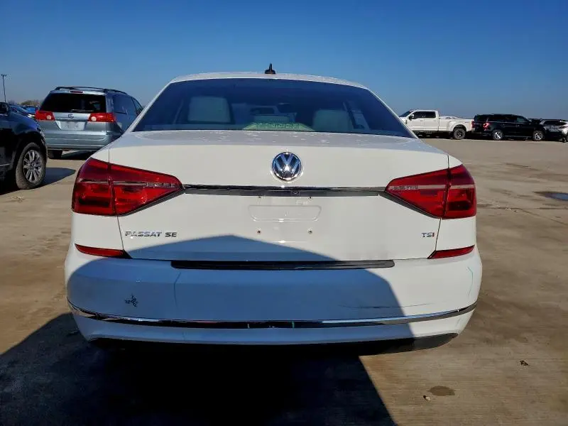 2016 VOLKSWAGEN PASSAT SE  