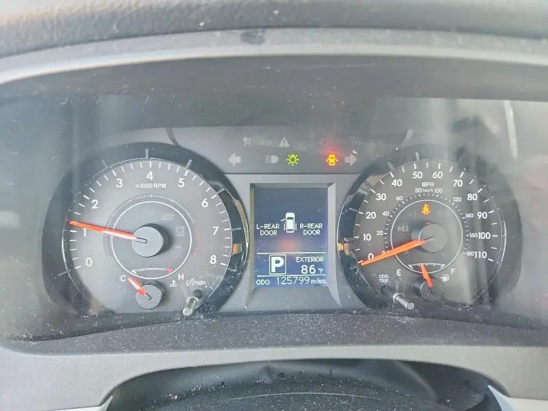 2015 TOYOTA SIENNA LE  