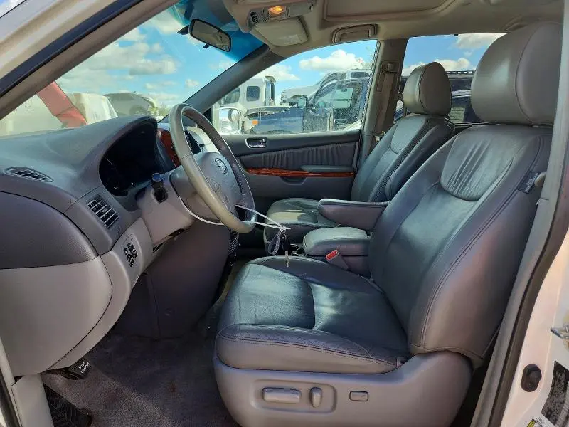 2010 TOYOTA SIENNA XLE  