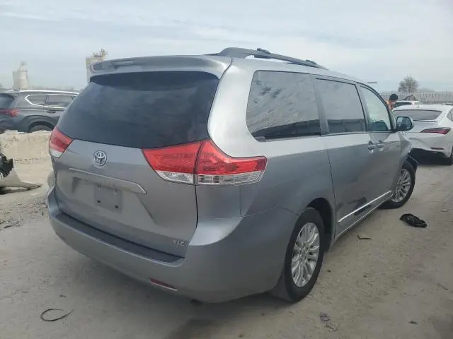 2012 TOYOTA SIENNA XLE  
