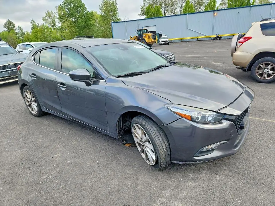 2017 MAZDA 3 TOURING  