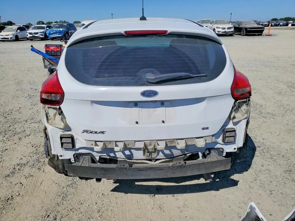 2016 FORD FOCUS SE  