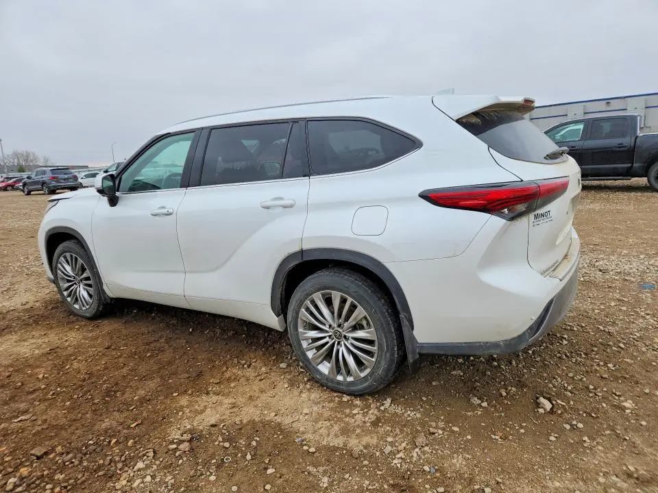 2023 TOYOTA HIGHLANDER PLATINUM  