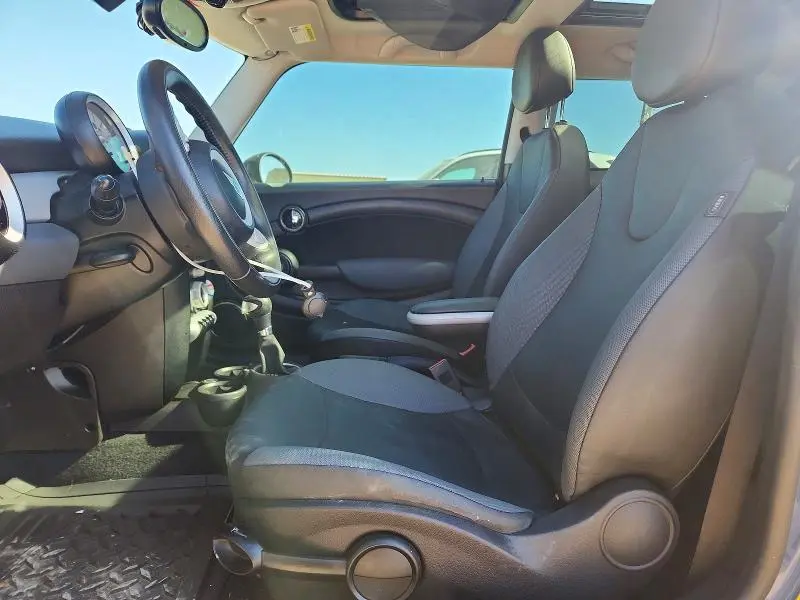 2010 MINI COOPER   